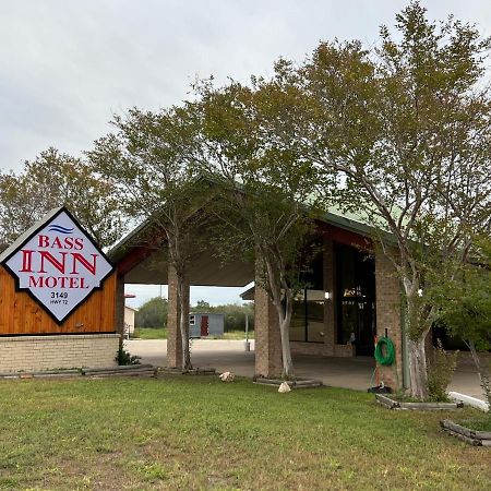 Bass Inn - Choke Canyon National Park Simmons Екстер'єр фото