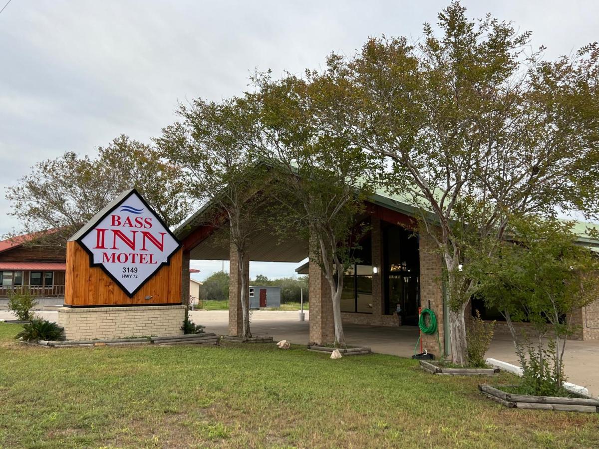 Bass Inn - Choke Canyon National Park Simmons Екстер'єр фото