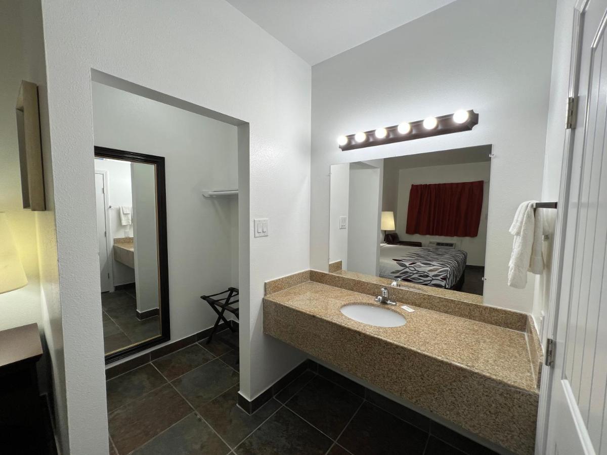 Bass Inn - Choke Canyon National Park Simmons Екстер'єр фото