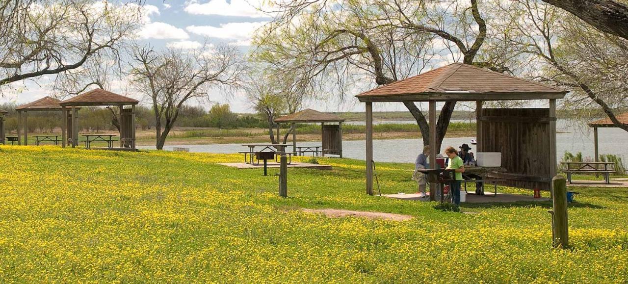 Bass Inn - Choke Canyon National Park Simmons Екстер'єр фото