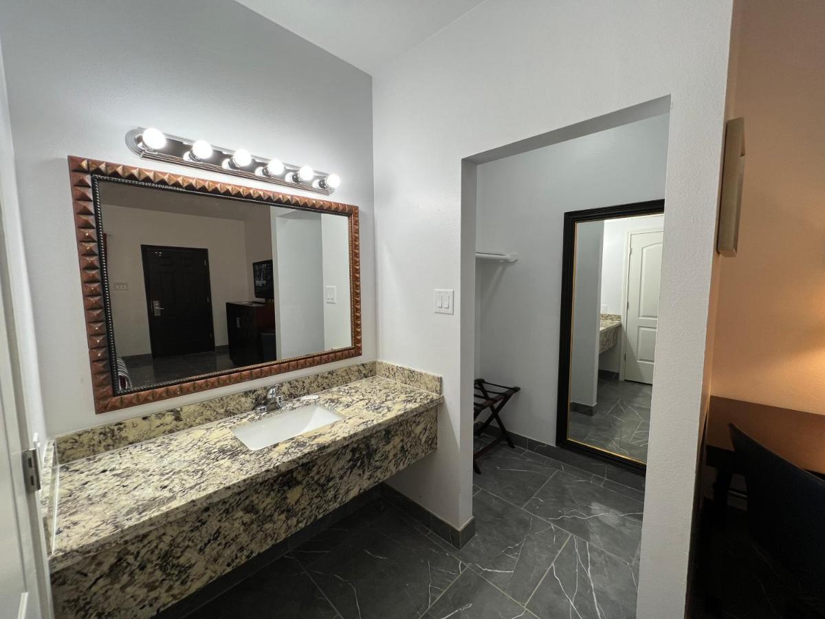 Bass Inn - Choke Canyon National Park Simmons Екстер'єр фото